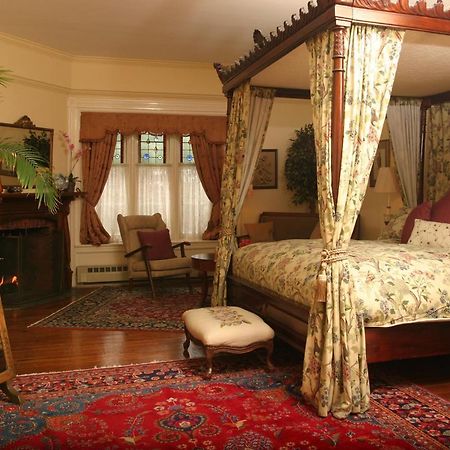 Grand Victorian Bed & Breakfast ไนแอการาฟอลส์ ภายนอก รูปภาพ