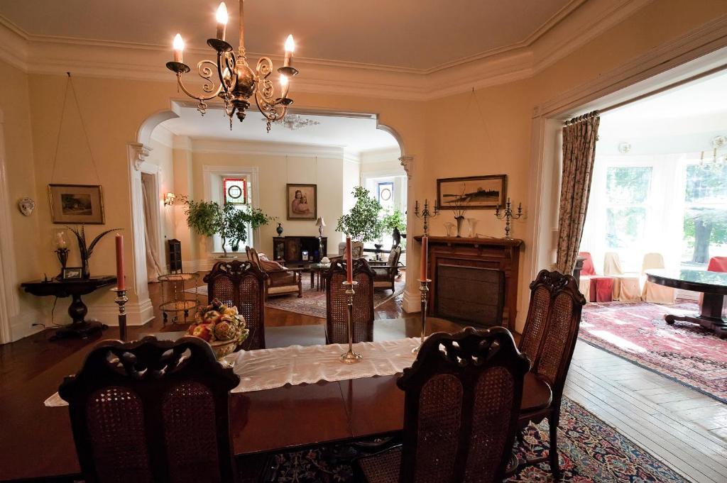 Grand Victorian Bed & Breakfast ไนแอการาฟอลส์ ภายนอก รูปภาพ