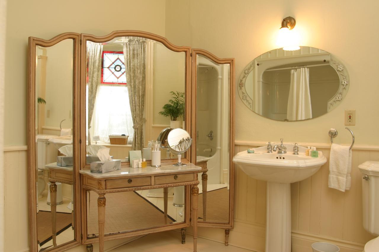 Grand Victorian Bed & Breakfast ไนแอการาฟอลส์ ภายนอก รูปภาพ