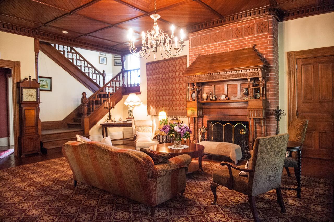 Grand Victorian Bed & Breakfast ไนแอการาฟอลส์ ภายนอก รูปภาพ