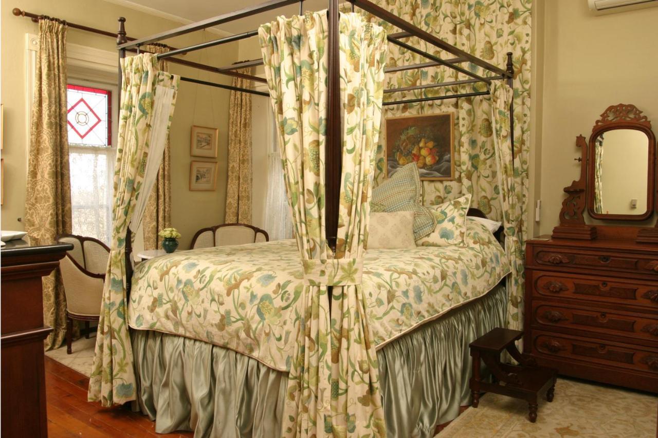 Grand Victorian Bed & Breakfast ไนแอการาฟอลส์ ภายนอก รูปภาพ