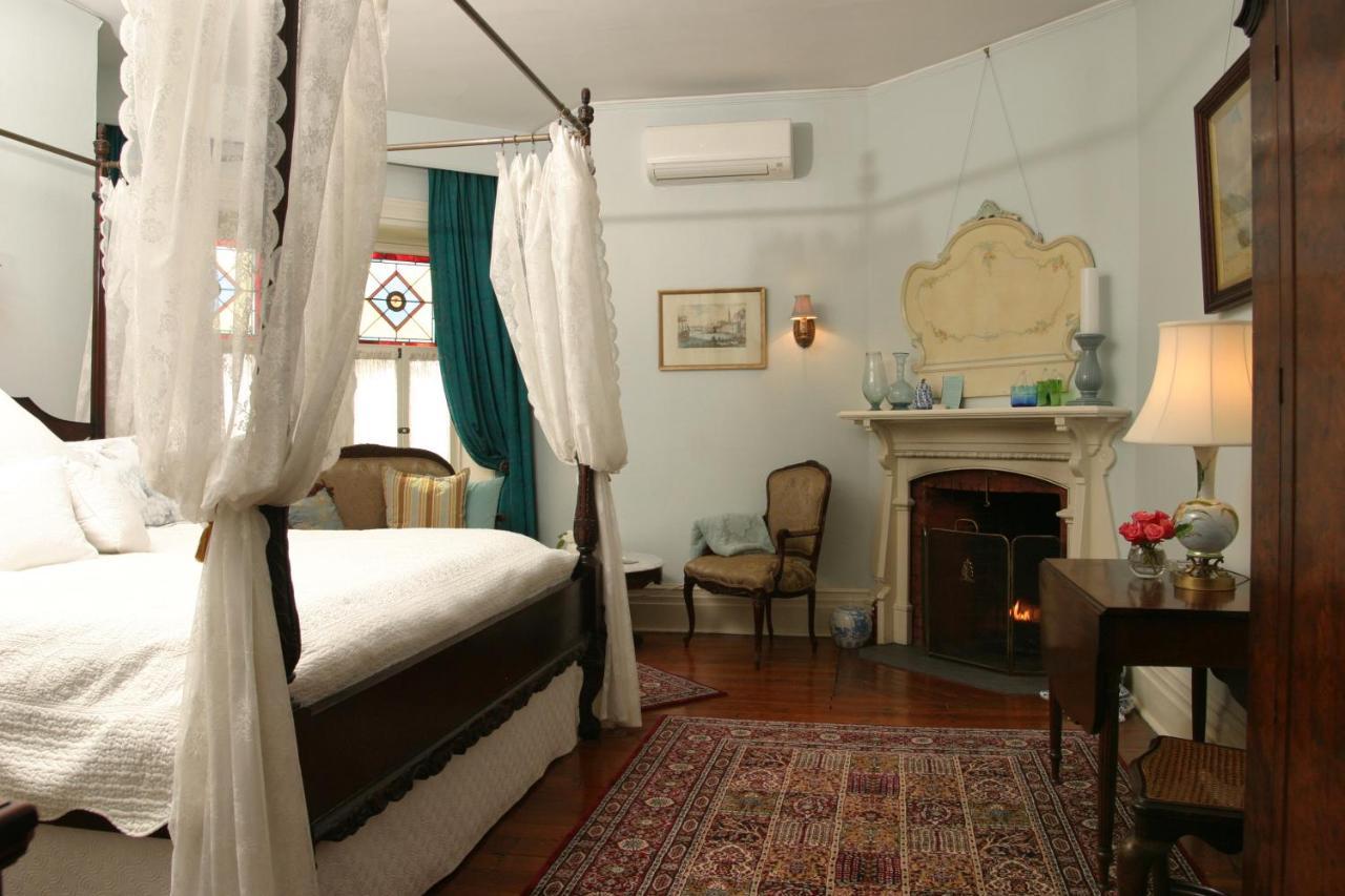 Grand Victorian Bed & Breakfast ไนแอการาฟอลส์ ภายนอก รูปภาพ