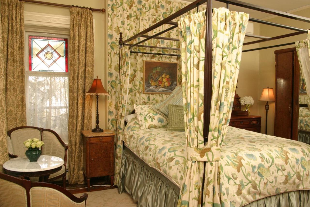 Grand Victorian Bed & Breakfast ไนแอการาฟอลส์ ภายนอก รูปภาพ