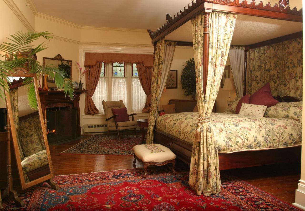 Grand Victorian Bed & Breakfast ไนแอการาฟอลส์ ภายนอก รูปภาพ