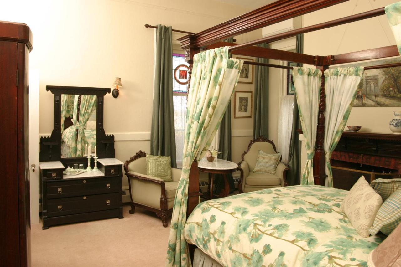 Grand Victorian Bed & Breakfast ไนแอการาฟอลส์ ภายนอก รูปภาพ